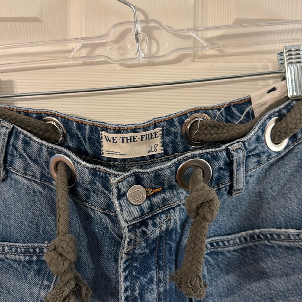 We The Free Moxie Pull-On Barrel Jeans- never worn